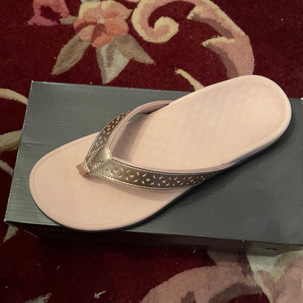 Vonic pink sandals